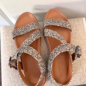Universal Thread Leopard Print Sandals in Cream and Black